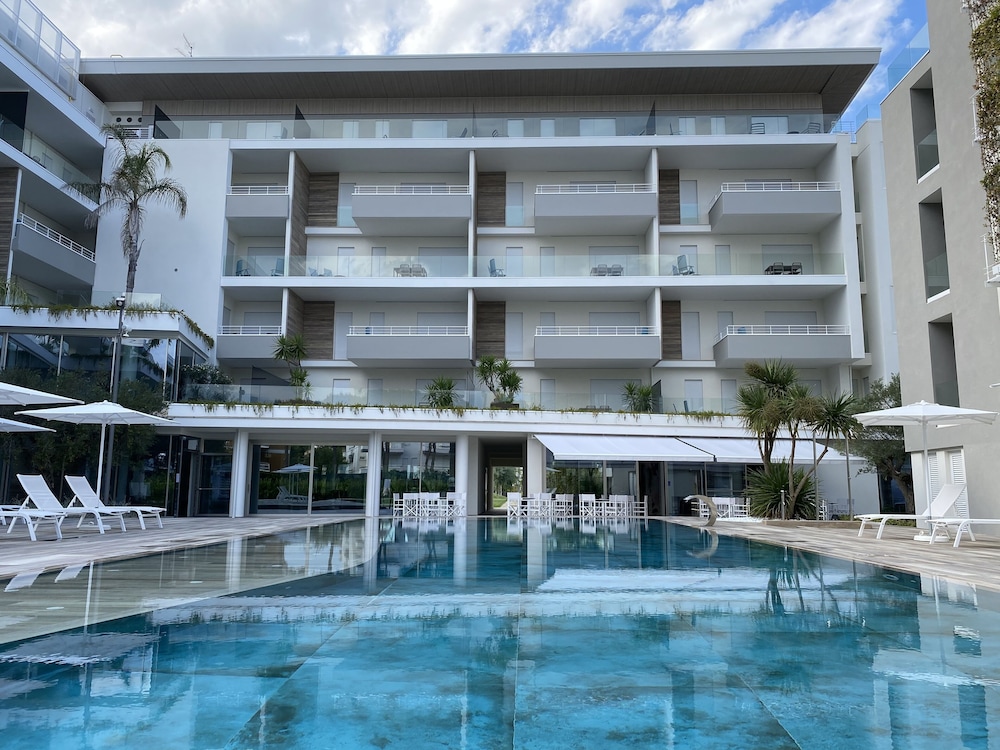 Youmami Lifestyle Suite Hotel 2/24