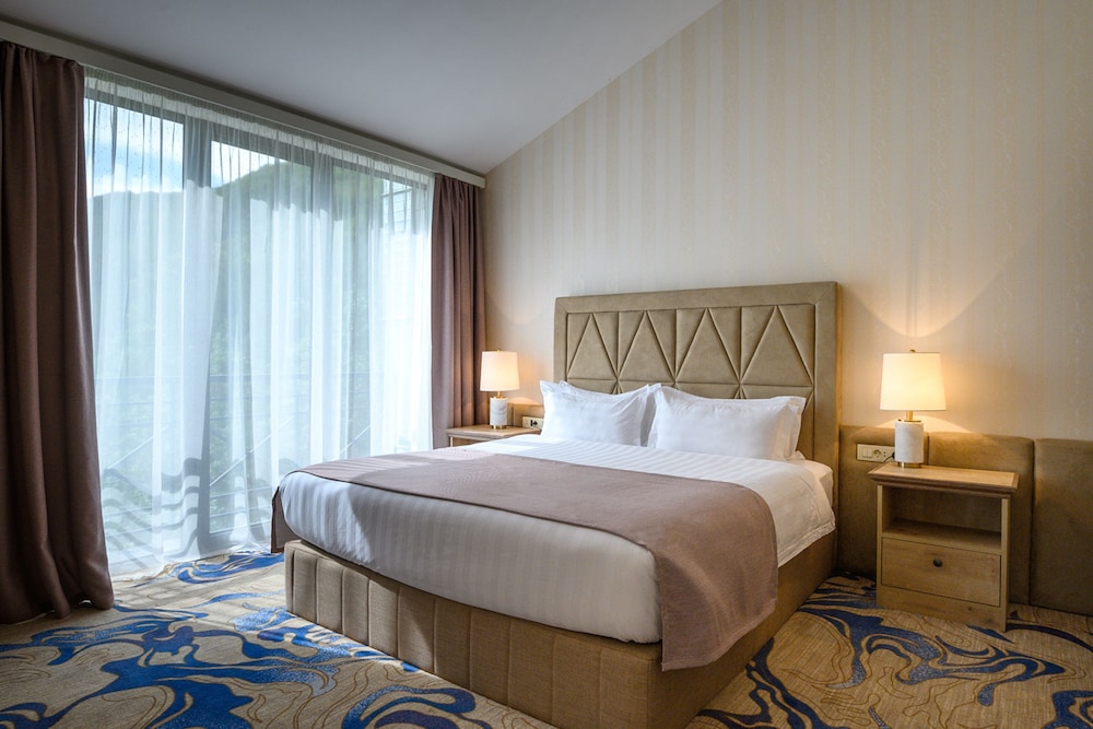 Aurora Resort by One Hotels 24/50