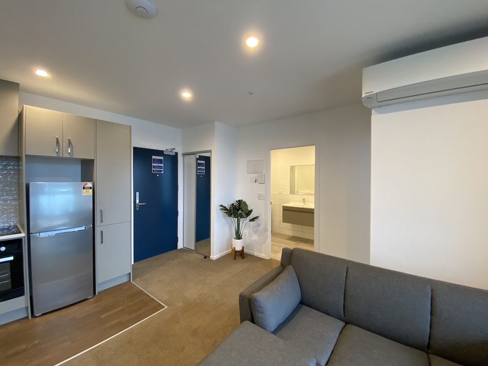 Ramada Suites By Wyndham Victoria Street West 38/57