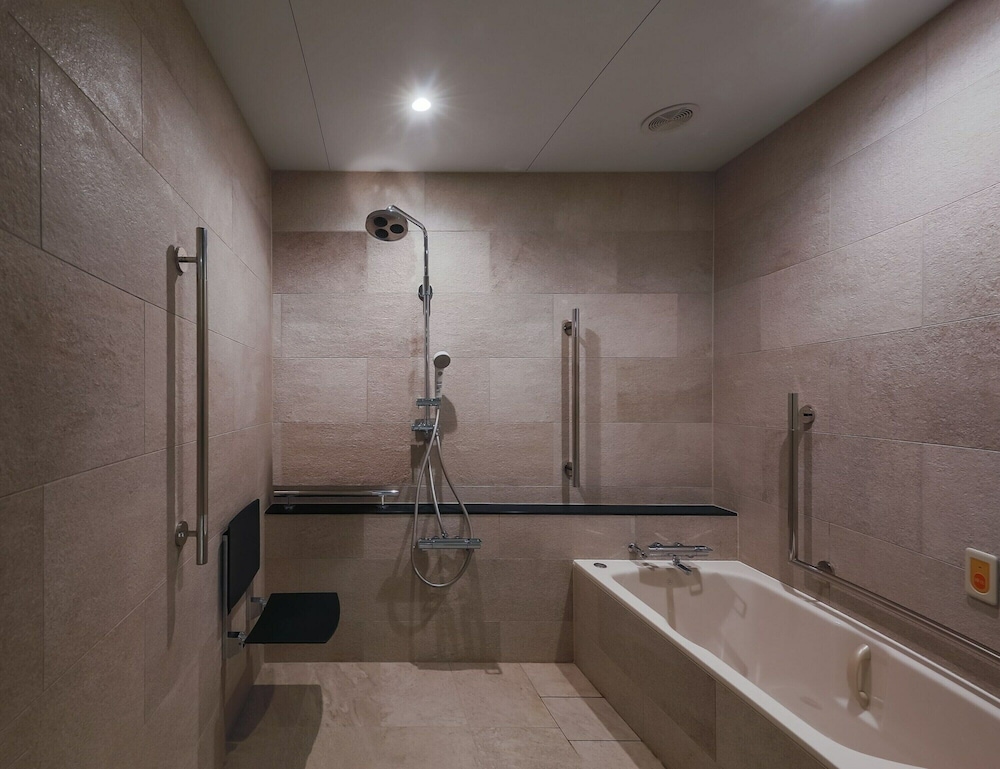 Kkr Hotel Osaka 60/60