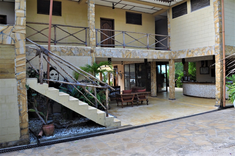 Seasons Lodge Zanzibar 11/74