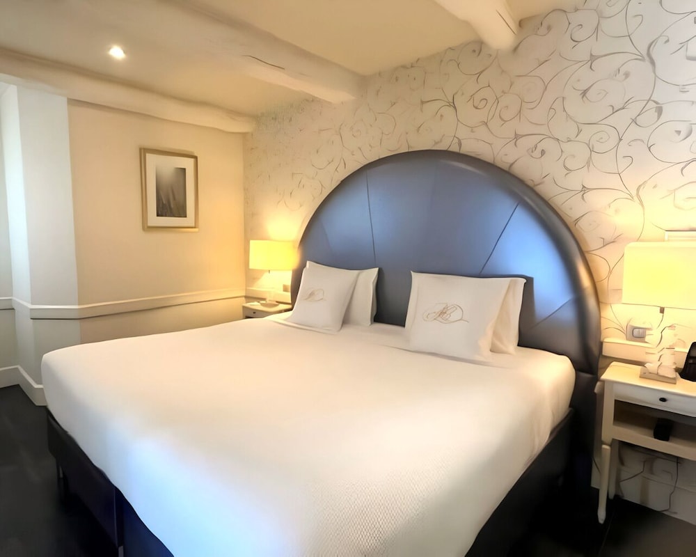Swim, Suite, King Bed, Pool View, Sofa