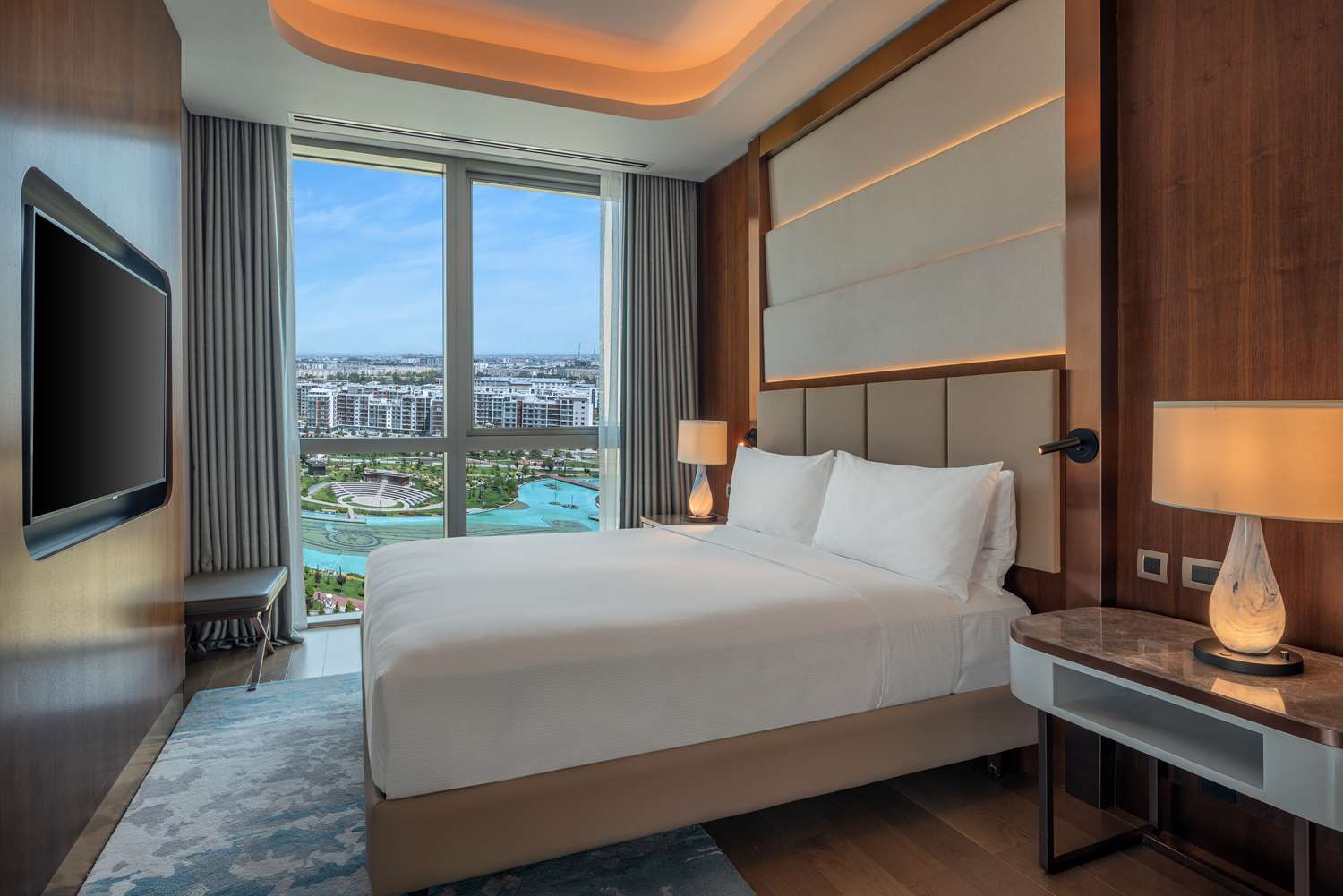 King Corner One Bedroom Suite Park View