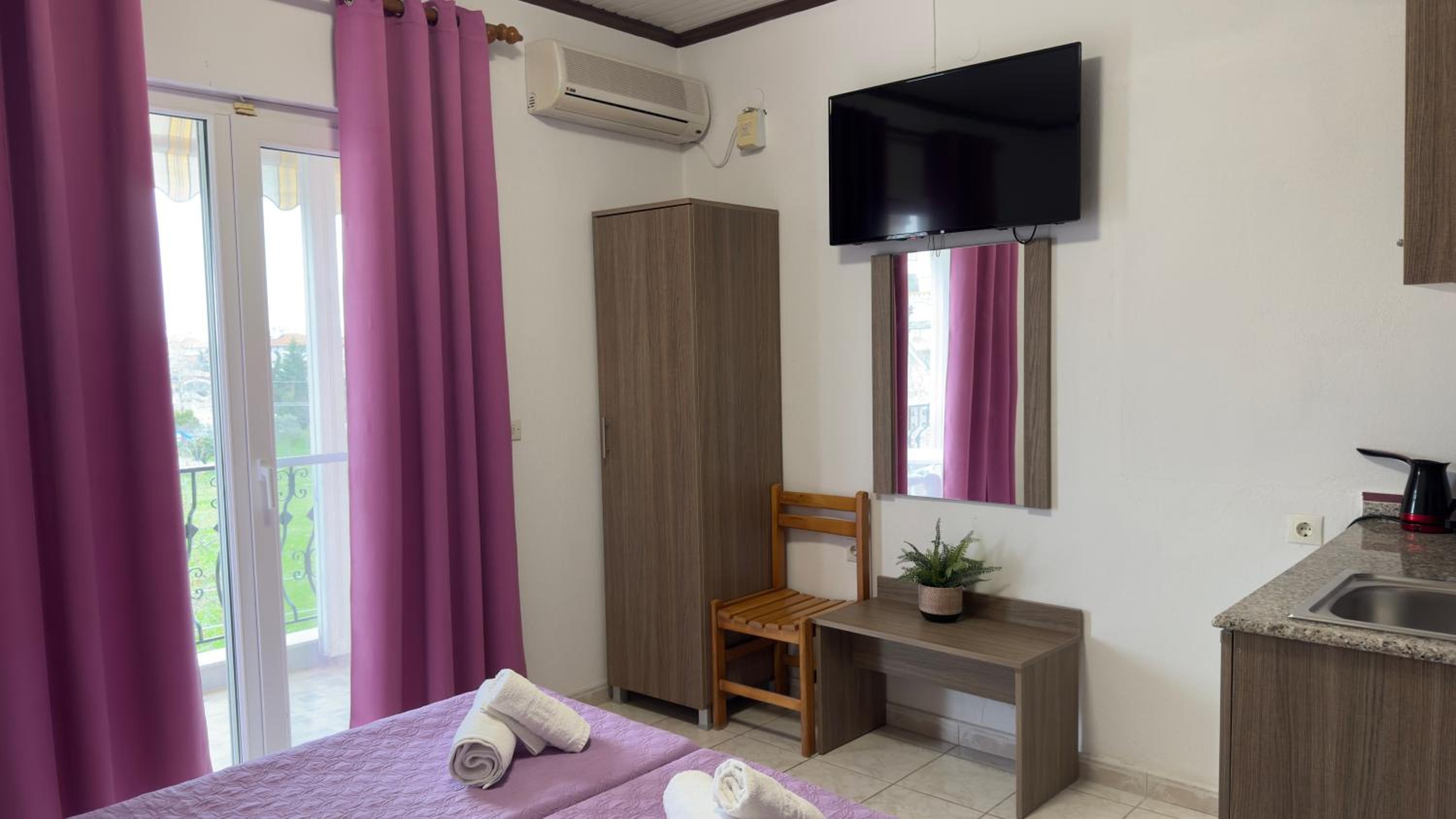 Christina Hotel 38/50