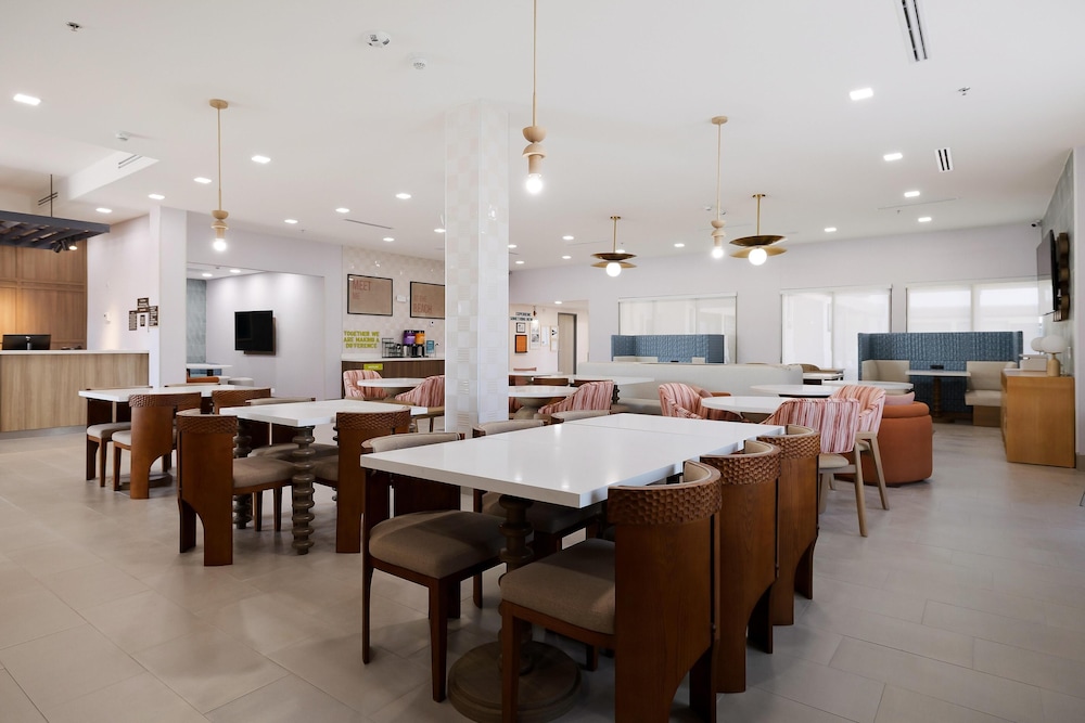 Home2 Suites by Hilton South Padre Island 52/72