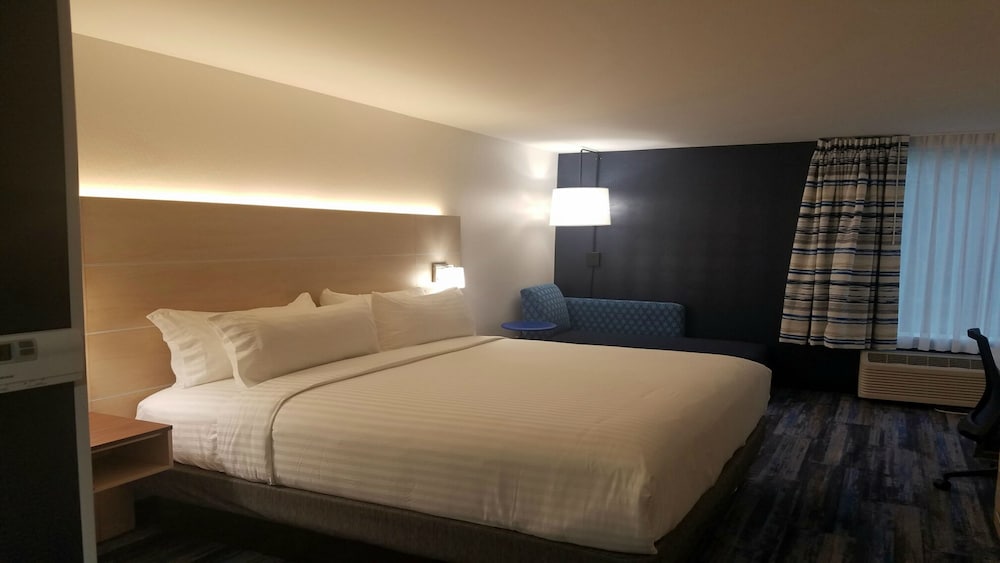 STANDARD, KING BED, SOFA