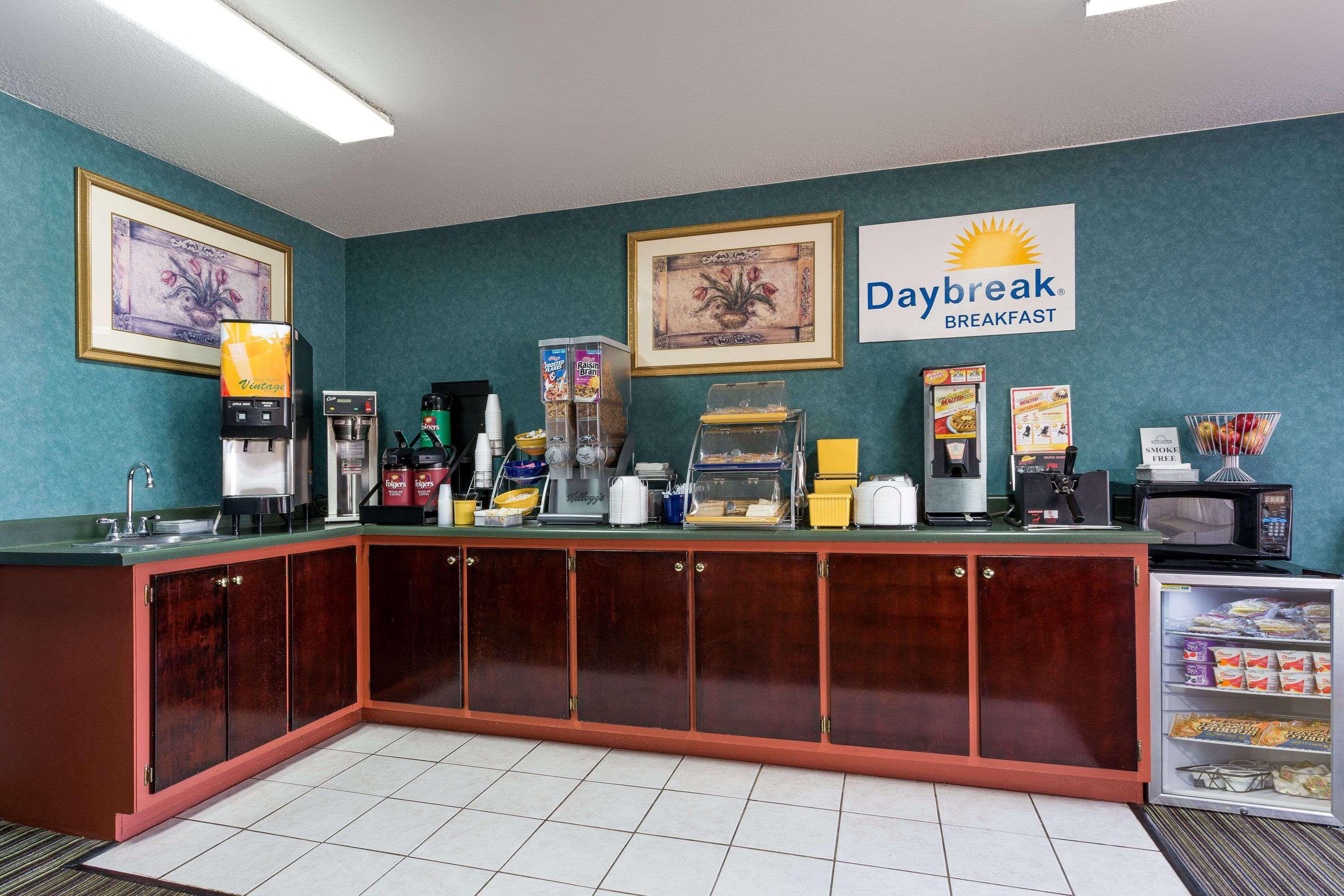 Days Inn by Wyndham Dickson 5/18