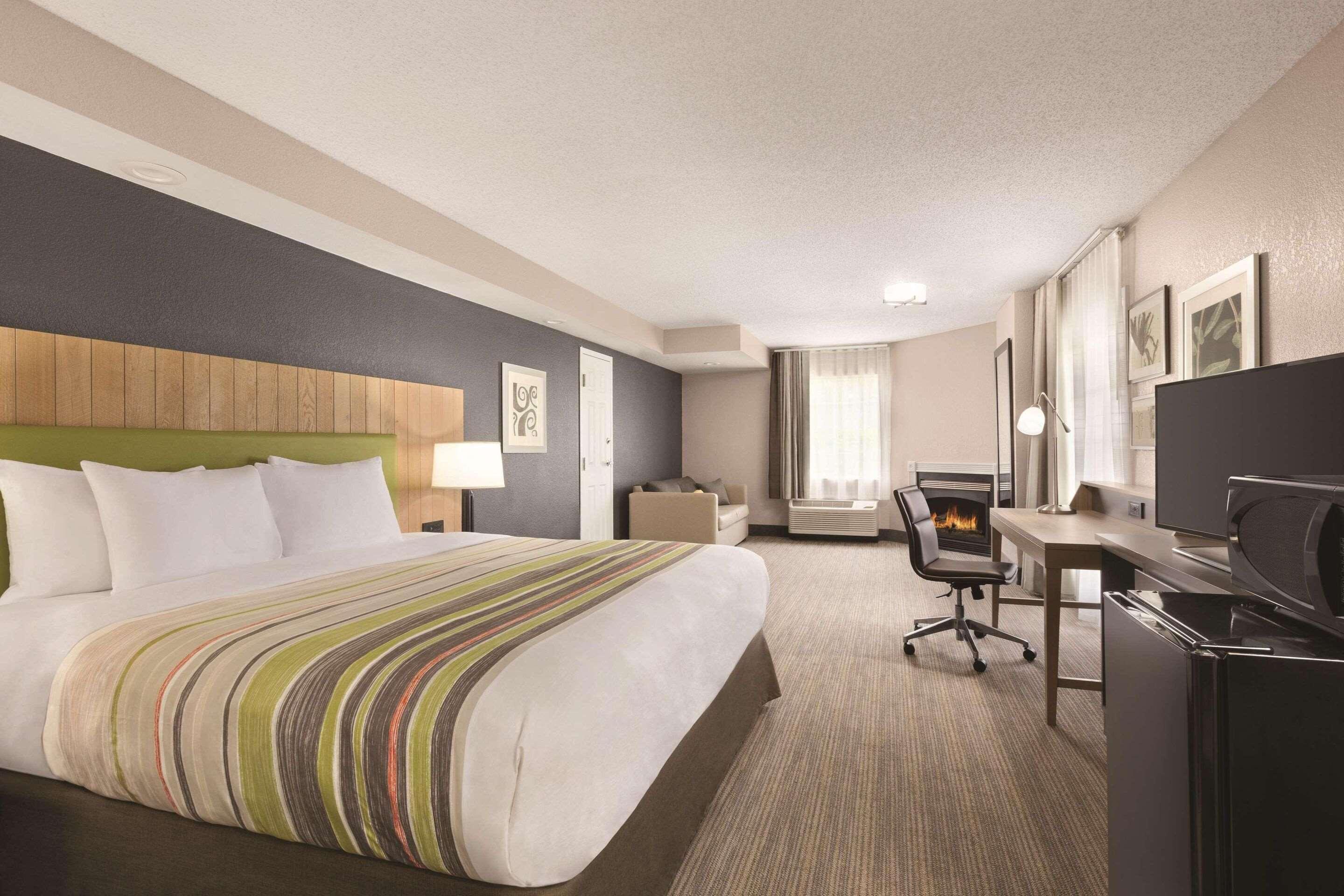 ROOM, KING BED