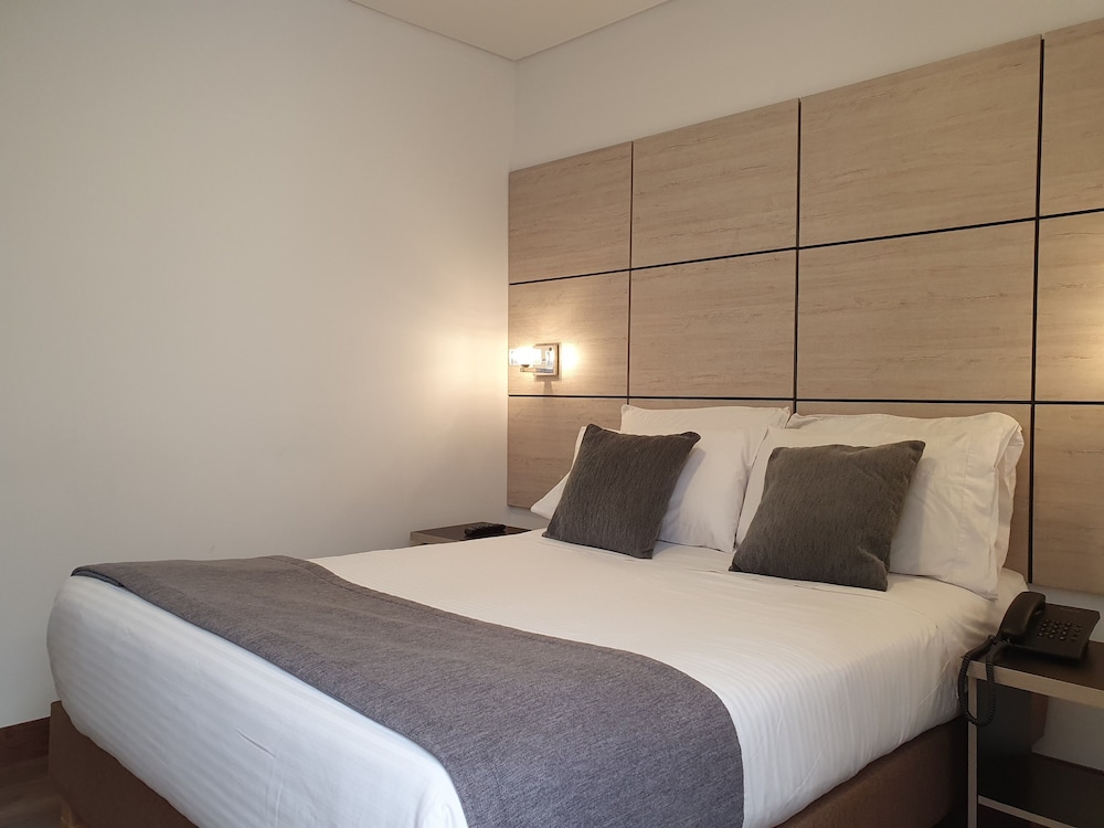 BOG URBAN HOTEL 3/23