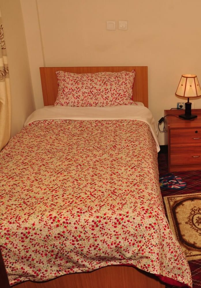 ECONOMY, SINGLE, SHARED BATHROOM