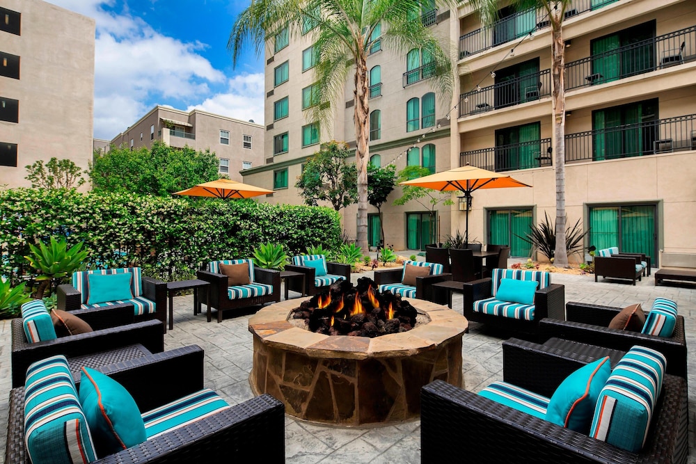 Courtyard By Marriott Old Pasadena 27/41