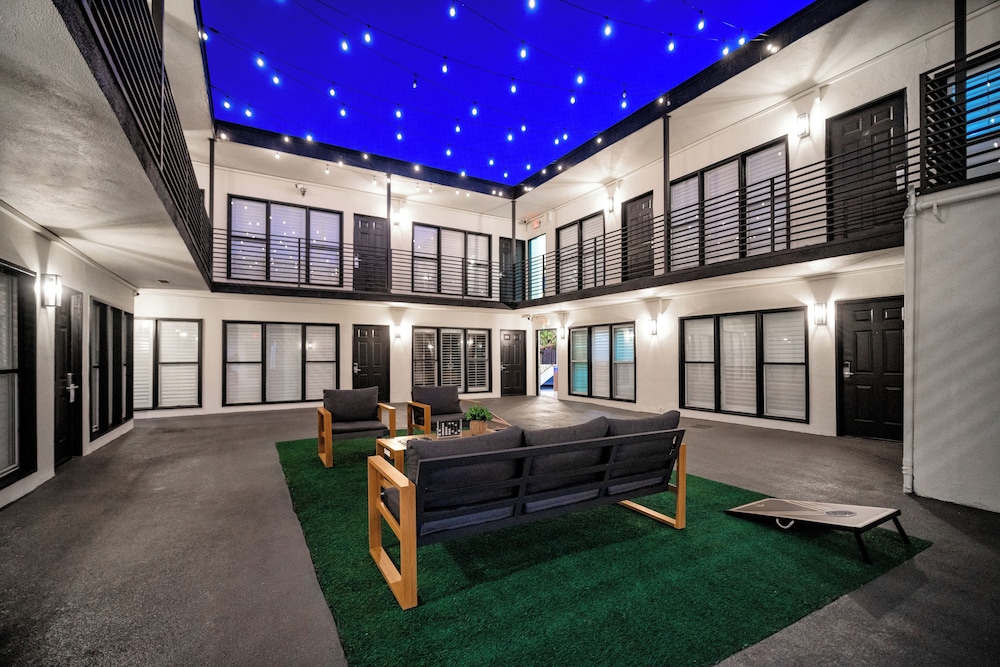 LYFE INN & SUITES by AGA - Beverly Hills 43/57