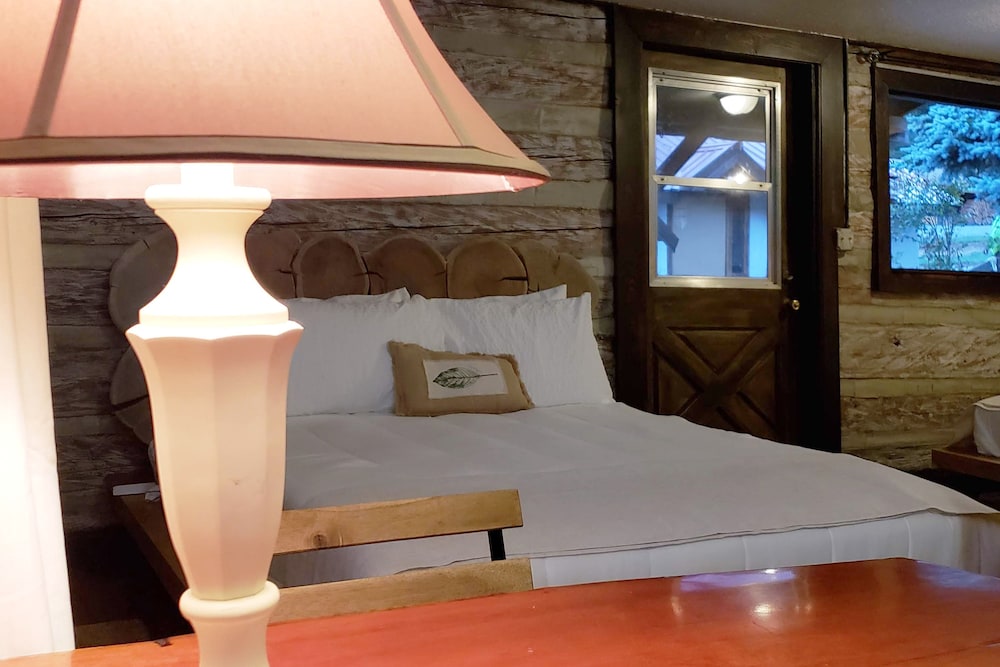 Paradise Village Hotel 30/67