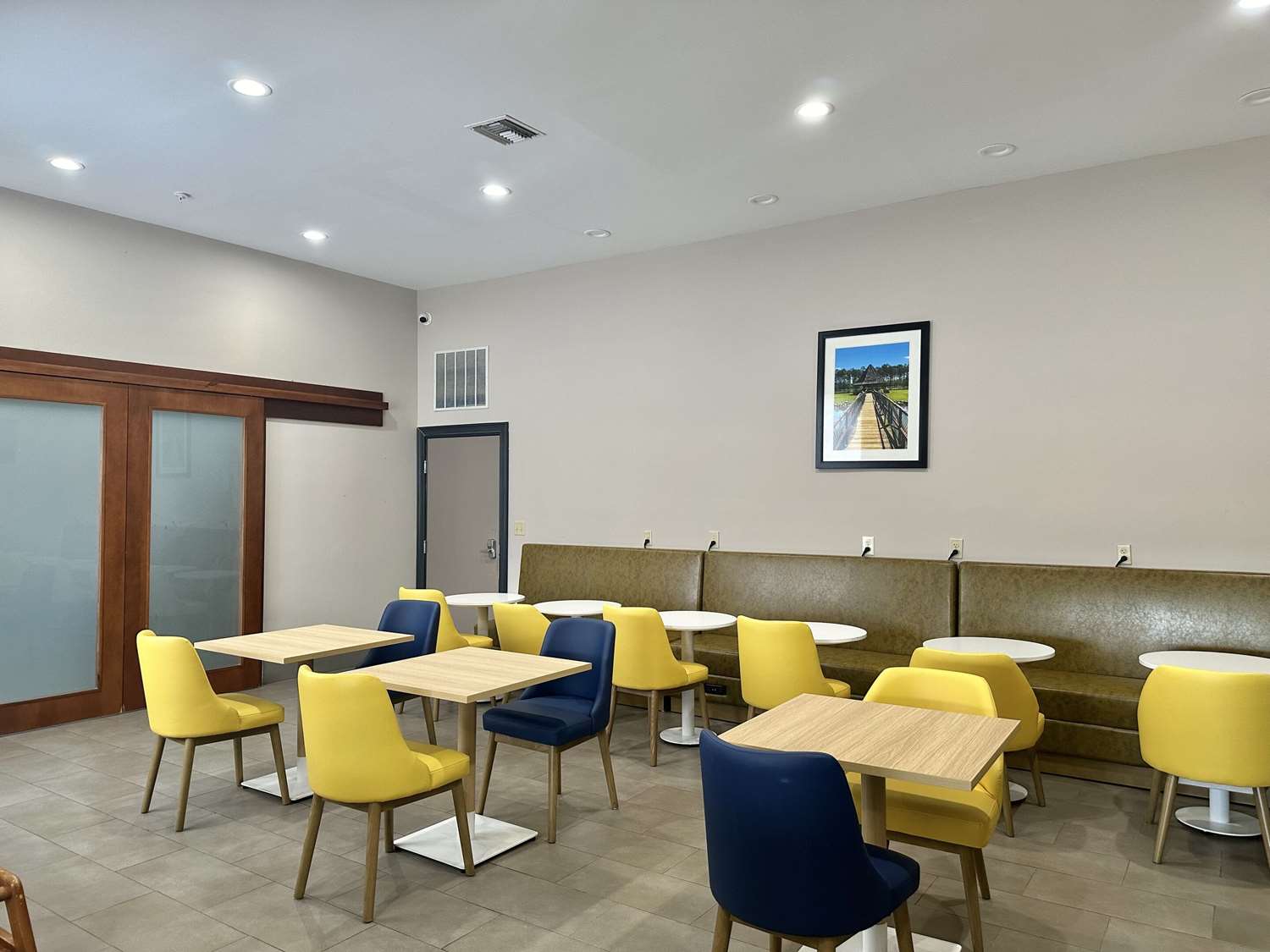 Comfort Inn and Suites Cartersville 7/11