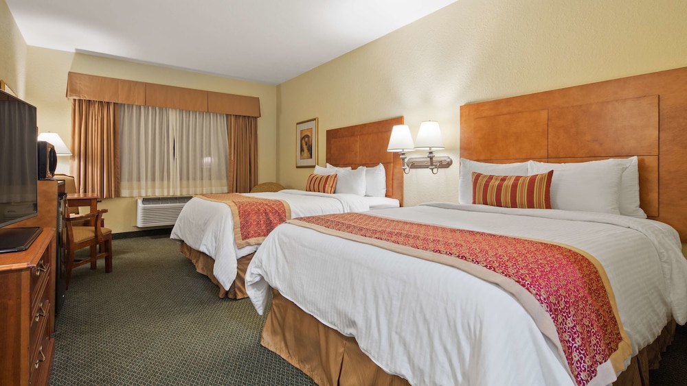غرفة قياسية بسريرين كوين لذوي الإعاقة، Best Western Plus Victoria Inn & Suites 2/4