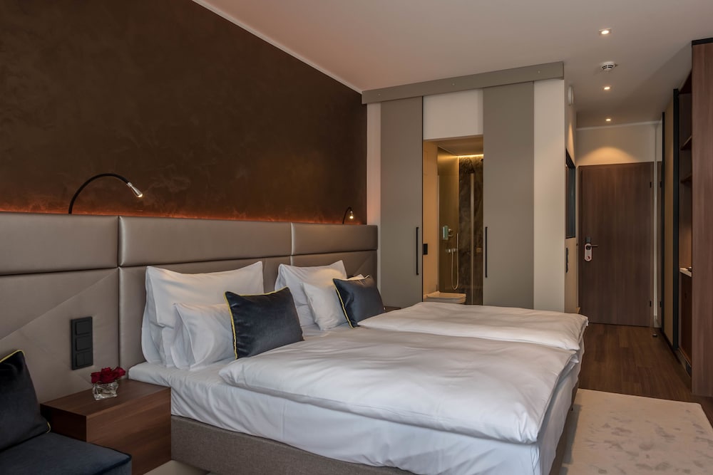 STANDARD, KING BED