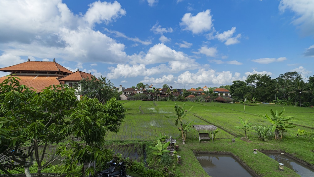 Kunang-Kunang Guesthouse 82/86