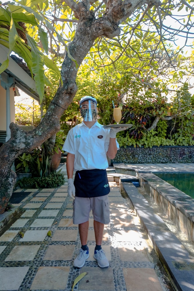 Alam Candi Dive Resort 18/36