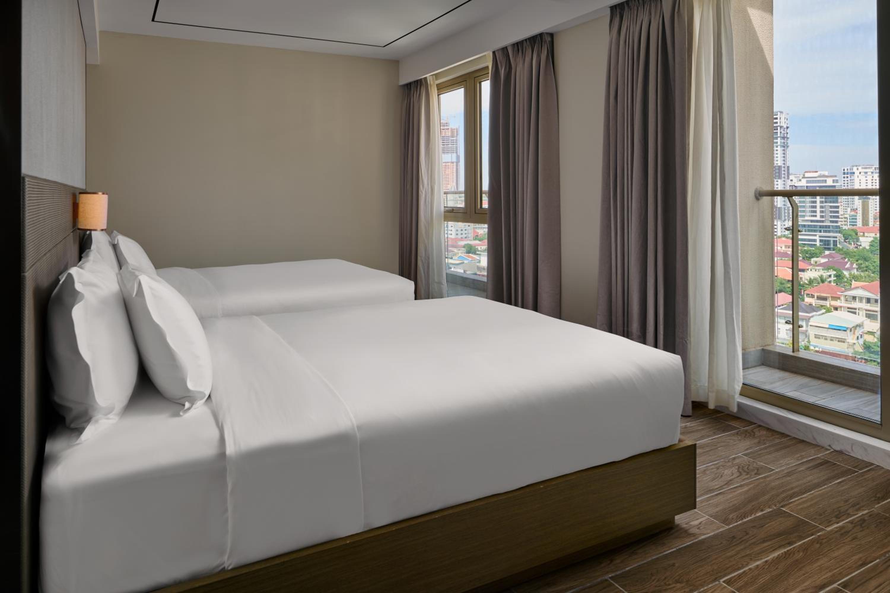 لوفت ديلوكس بغرفتي نوم، Oakwood Premier Phnom Penh 2/4