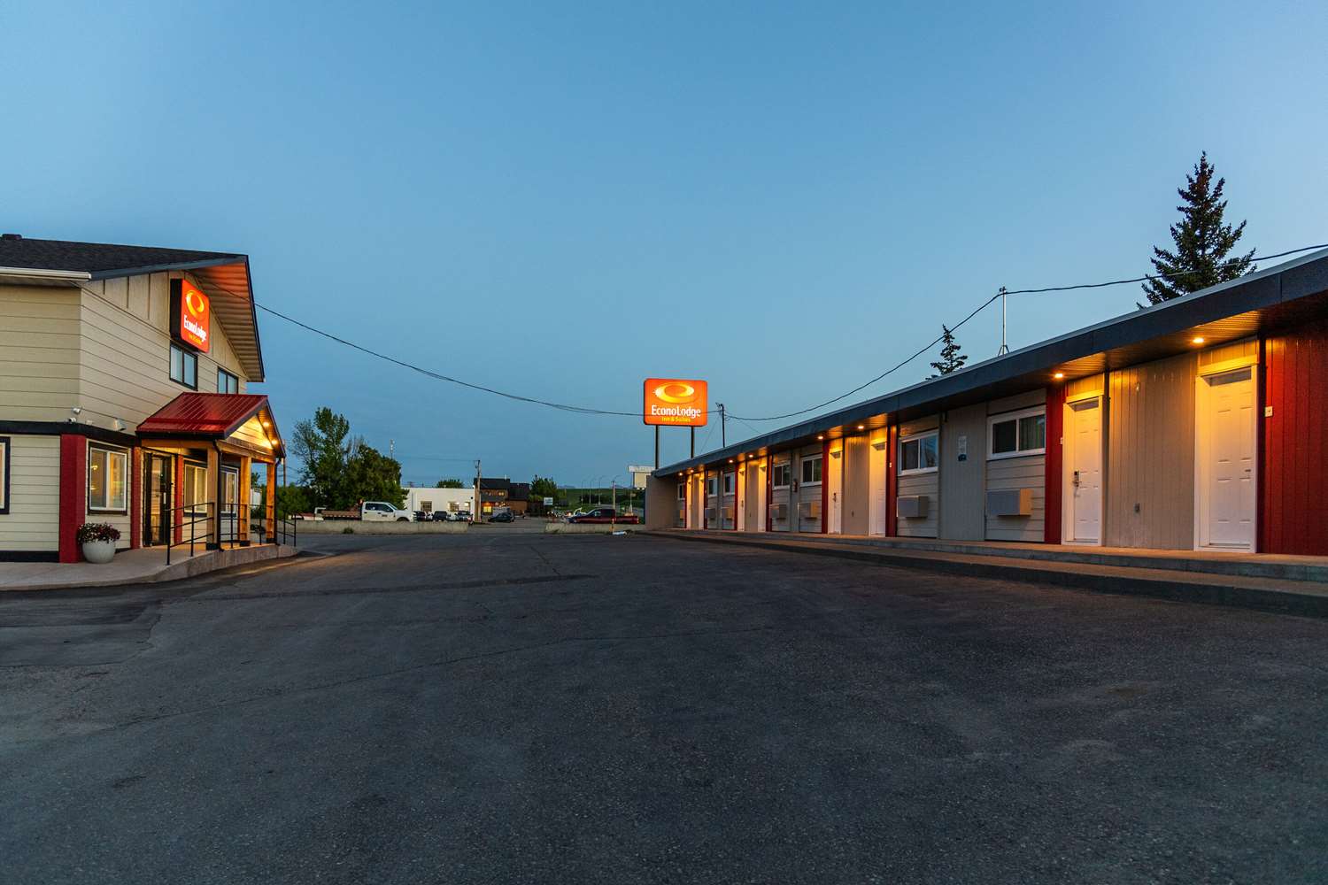 Econo Lodge Inn & Suites Pincher Creek 22/23