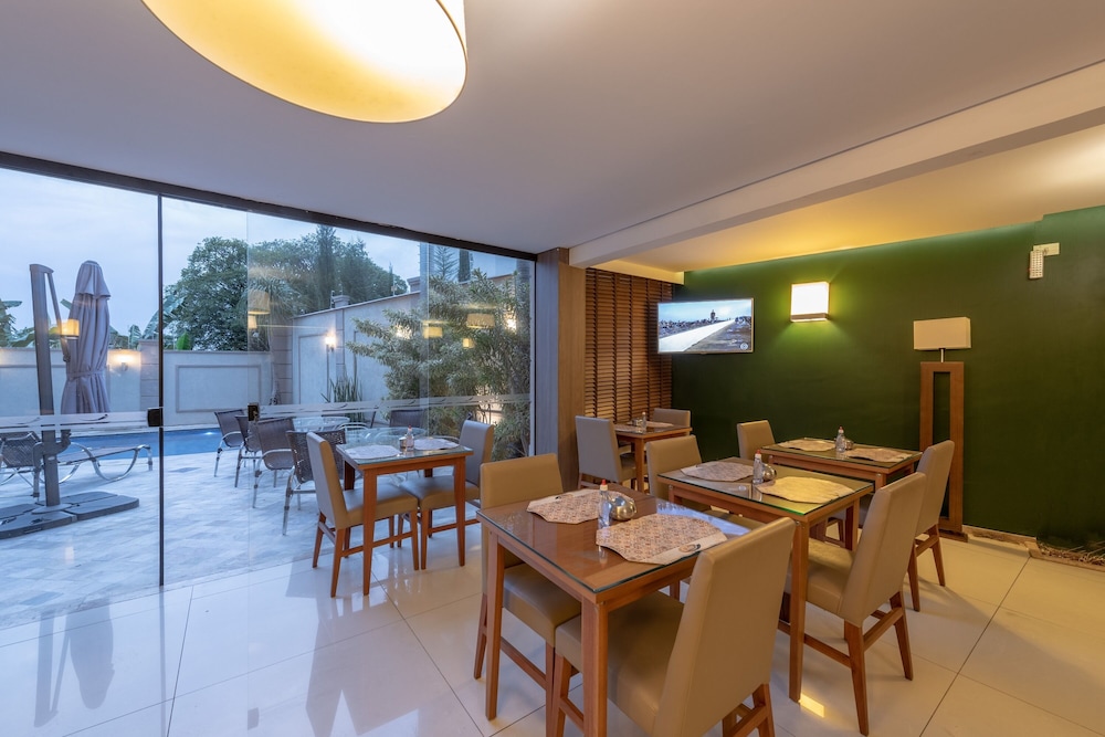 CLASS HOTEL GUAXUPE 31/50