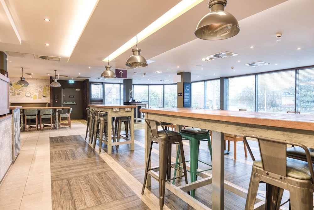 Premier Inn Wokingham Town Centre 25/31
