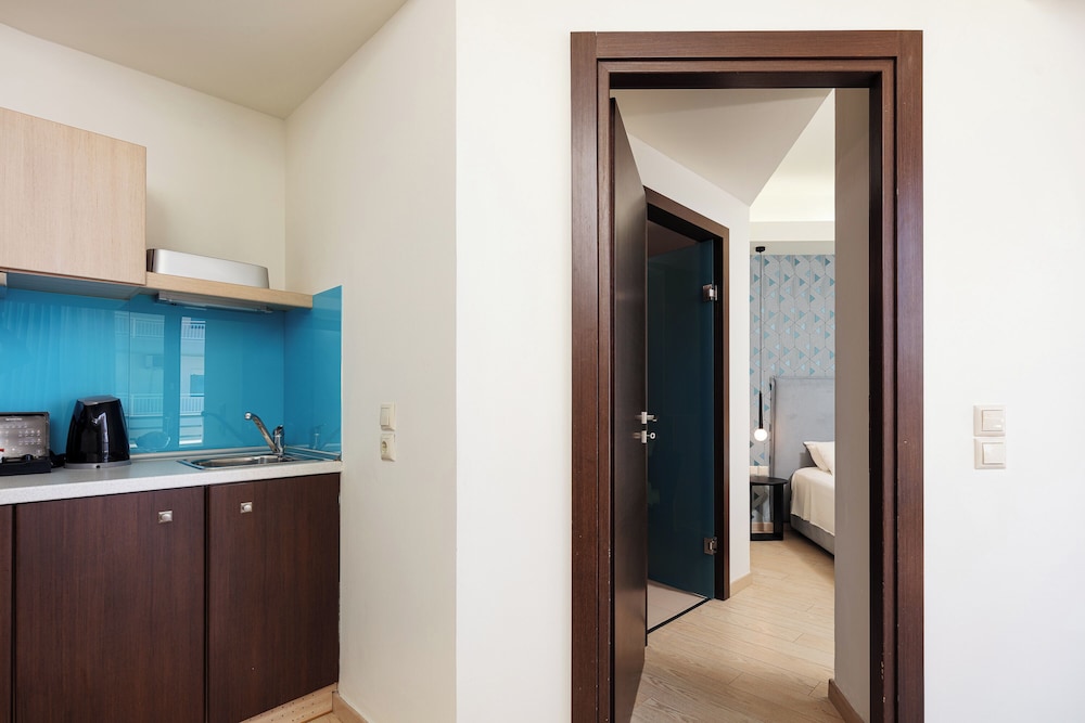 Steris Elegant Beach Hotel 70/70