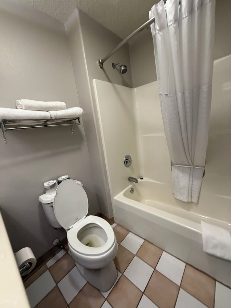 Days Inn by Wyndham Kentland 39/49