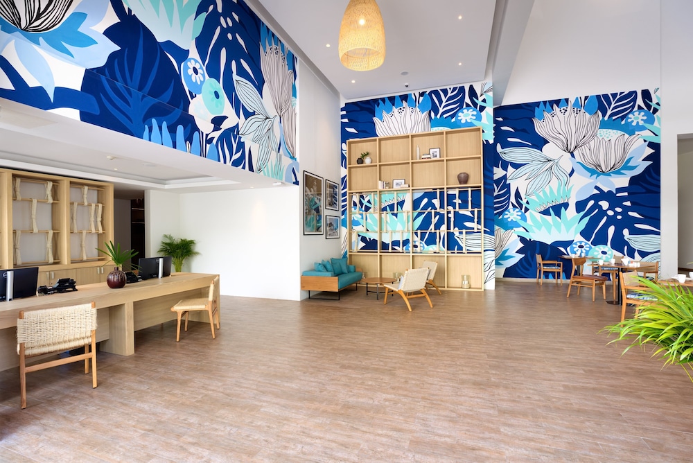 Outrigger Surin Beach Resort 7/74
