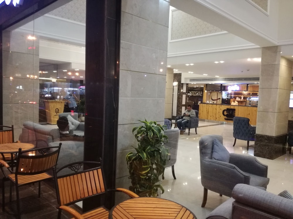 أجنحة ريماز الفندقية(Remaz Suites Hotel) 50/50
