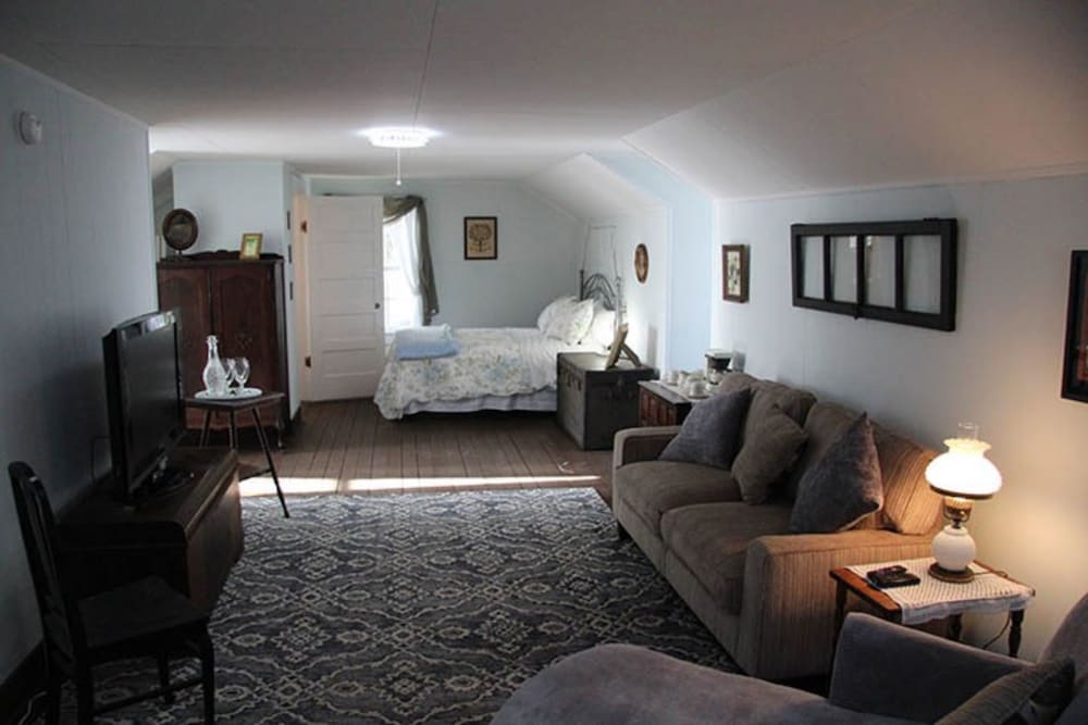 Riverboat Bed & Breakfast 22/43