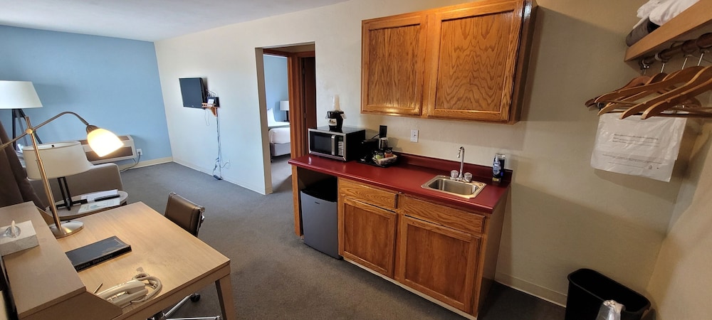 Pictured Rocks Inn & Suites 8/70