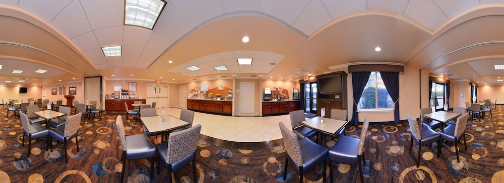 Holiday Inn Express & Suites Lathrop 45/61