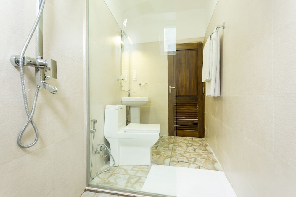 Sandriana Lake View Hotel 35/35