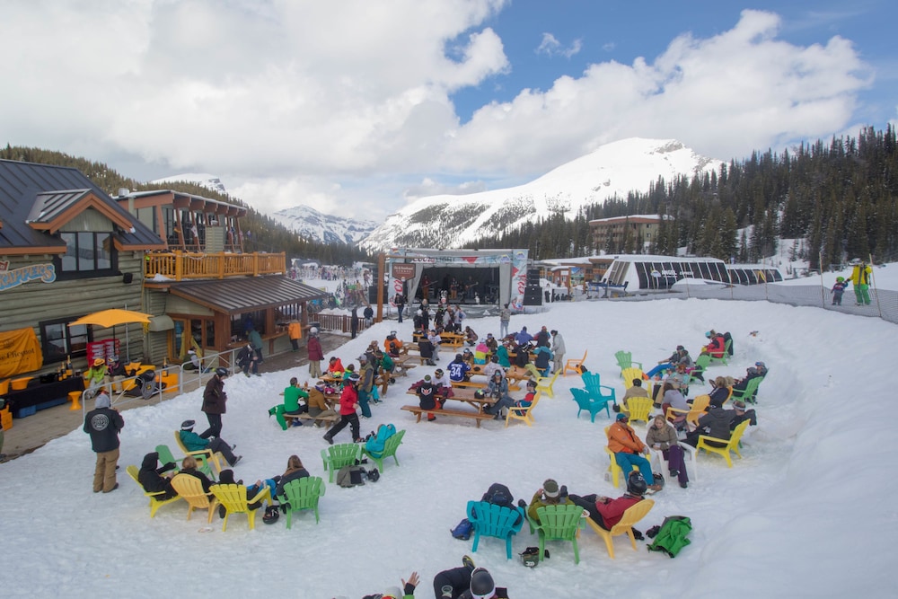 Sunshine Mountain Lodge - Superior Room 40/61
