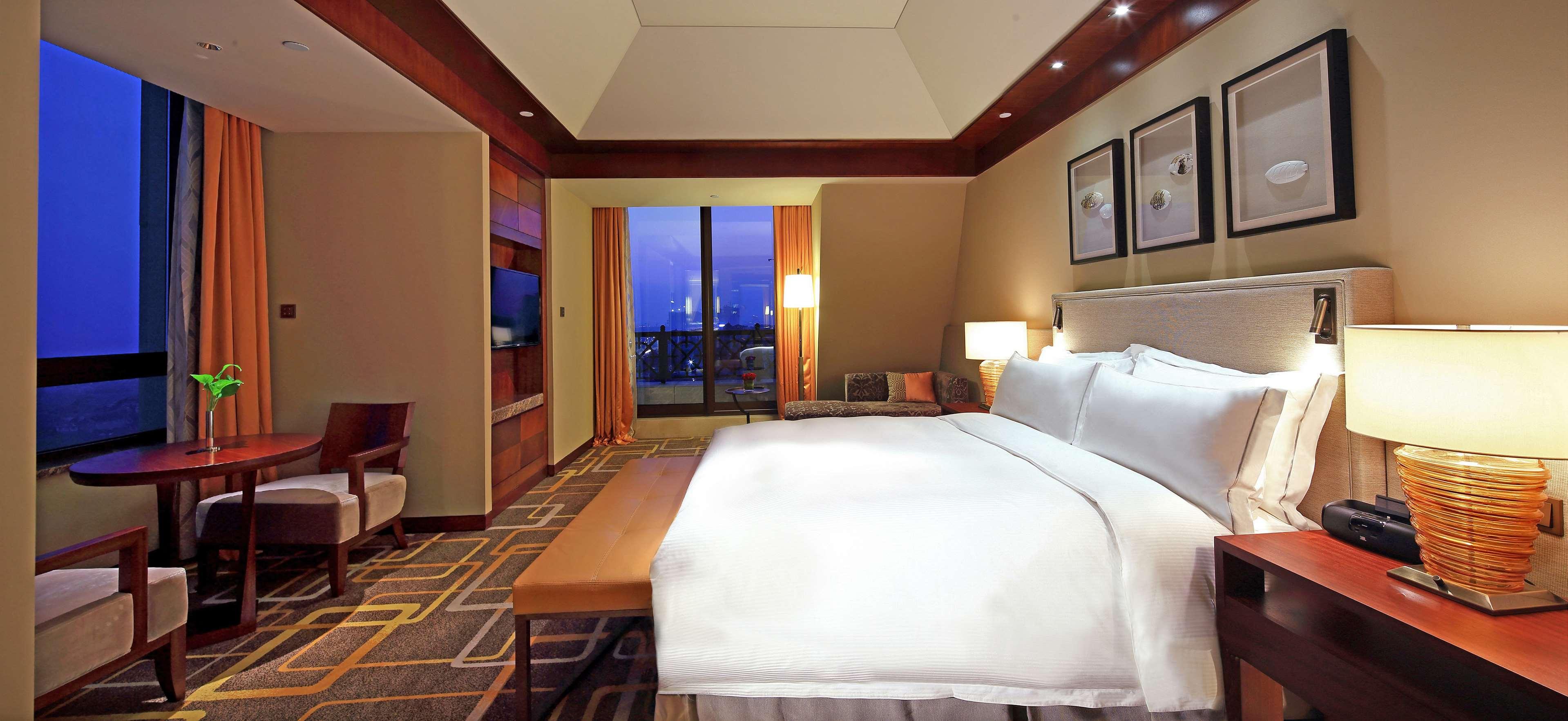 1 BEDROOM, SUITE, KING BED, OCEAN VIEW, LIVING AREA