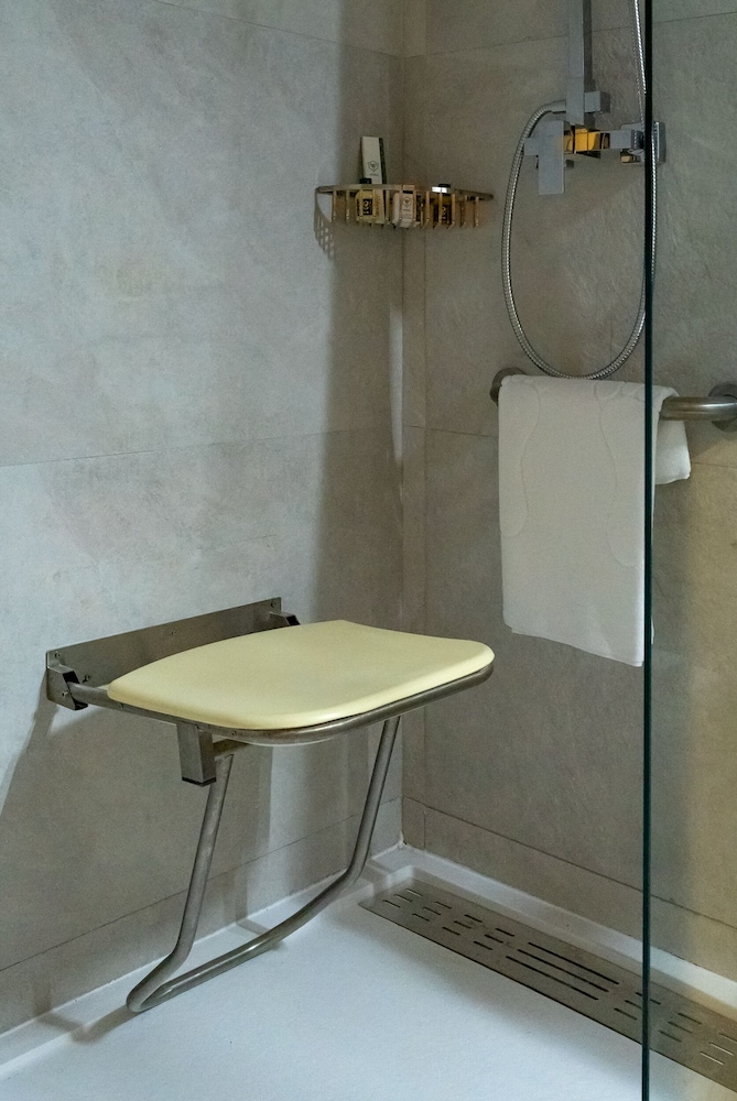 AD Hotel, Hydra 41/58