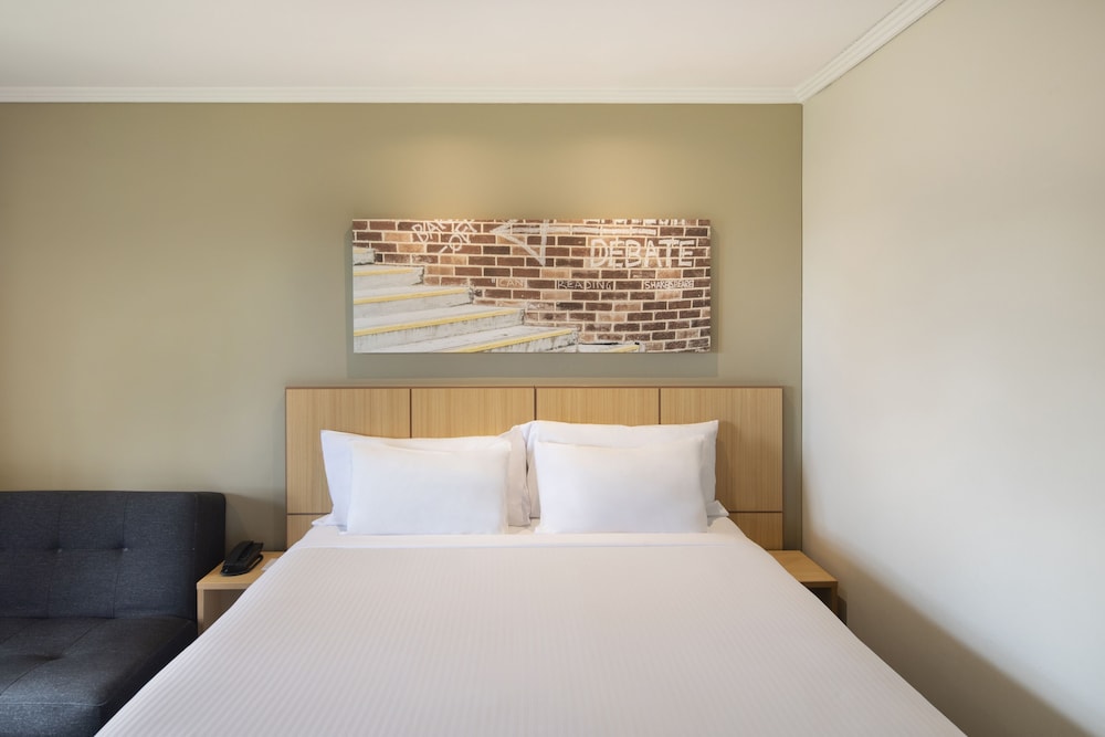 Mercure Sydney Macquarie Park 17/64