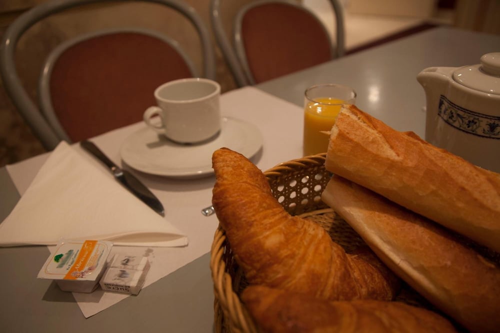 Hotel Des Pyrenees 12/24