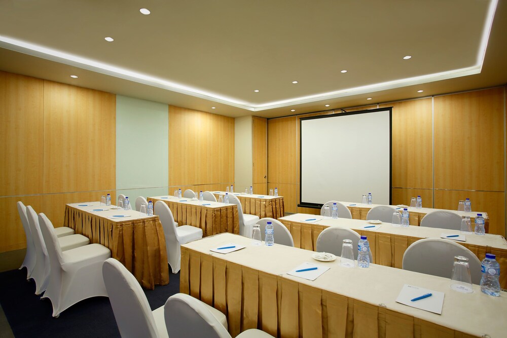 Batiqa Hotel Apartments Karawang 58/73