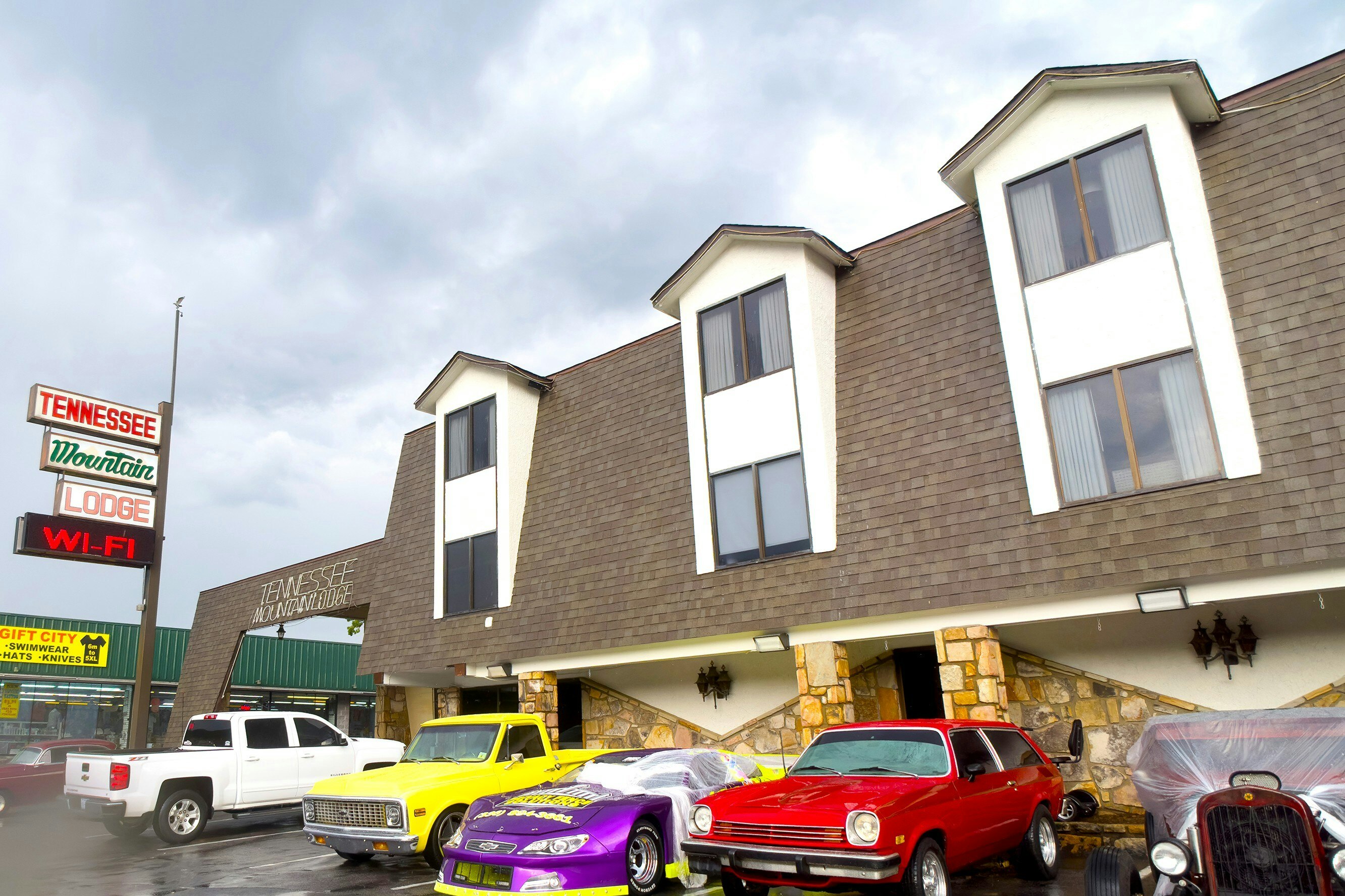 Tennessee Mountain Lodge Riverside by OYO in PIGEON FORGE - TN