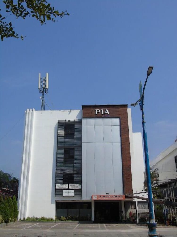 Pia Hotel Cirebon 1/15
