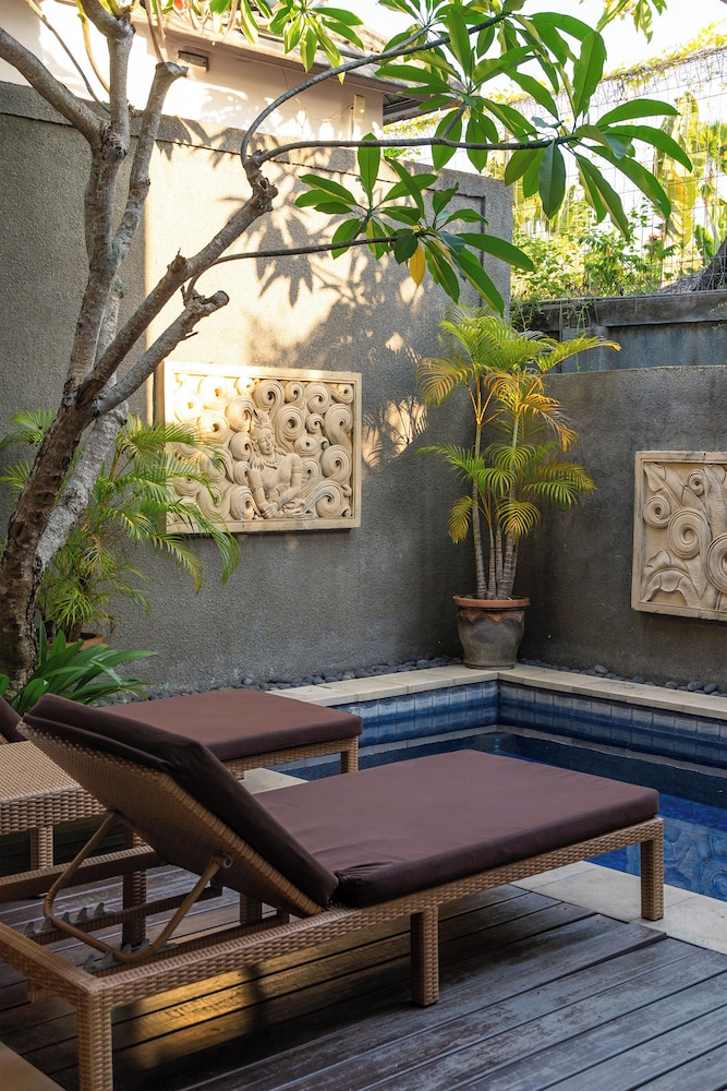 The Light Exclusive Villas Spa 68/72