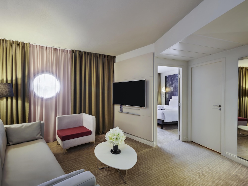 Mercure Paris La Defense 44/66