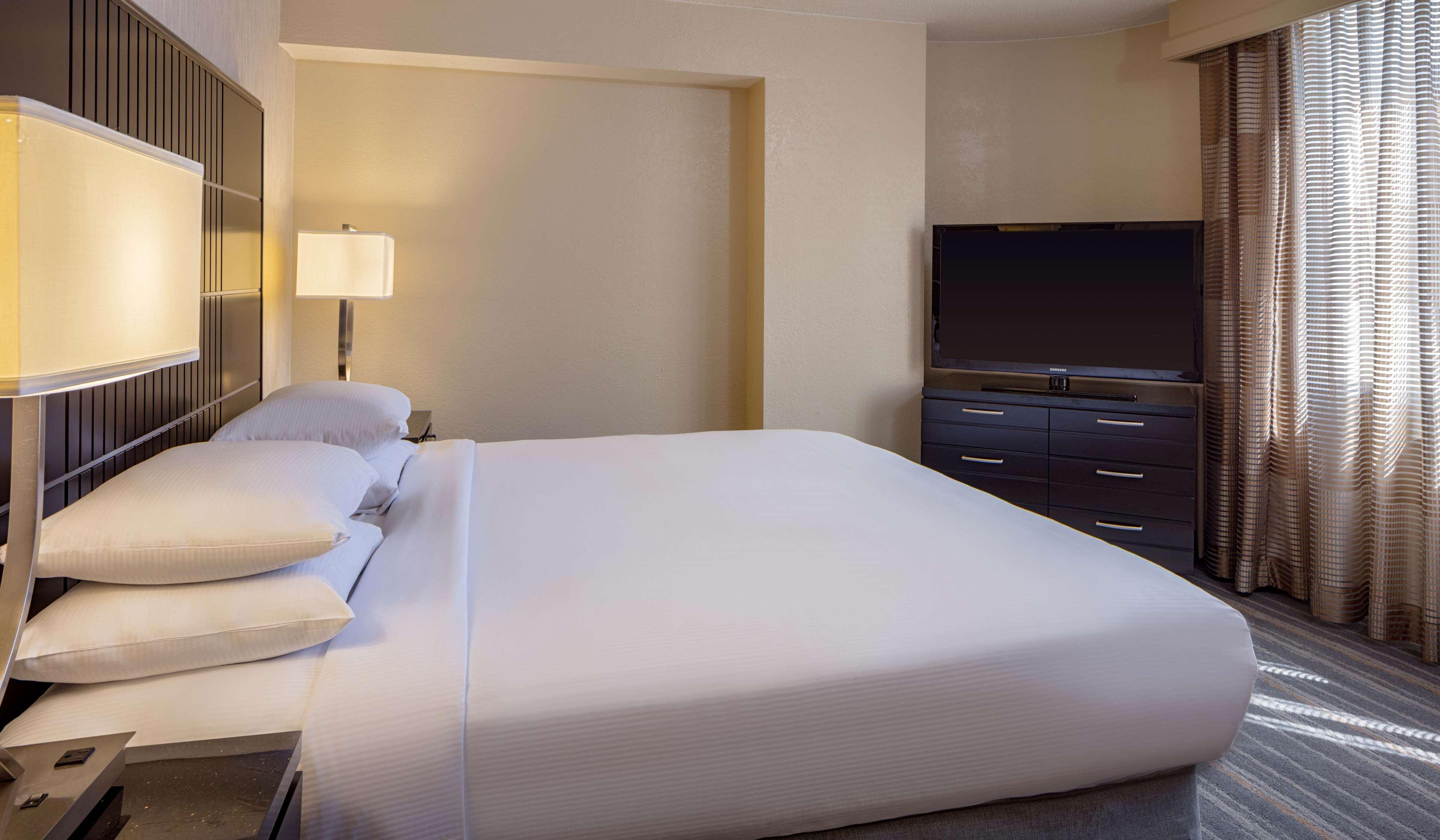PREMIUM, SUITE, KING BED