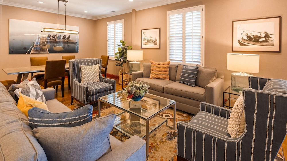 Best Western Plus White Bear Country Inn 30/47