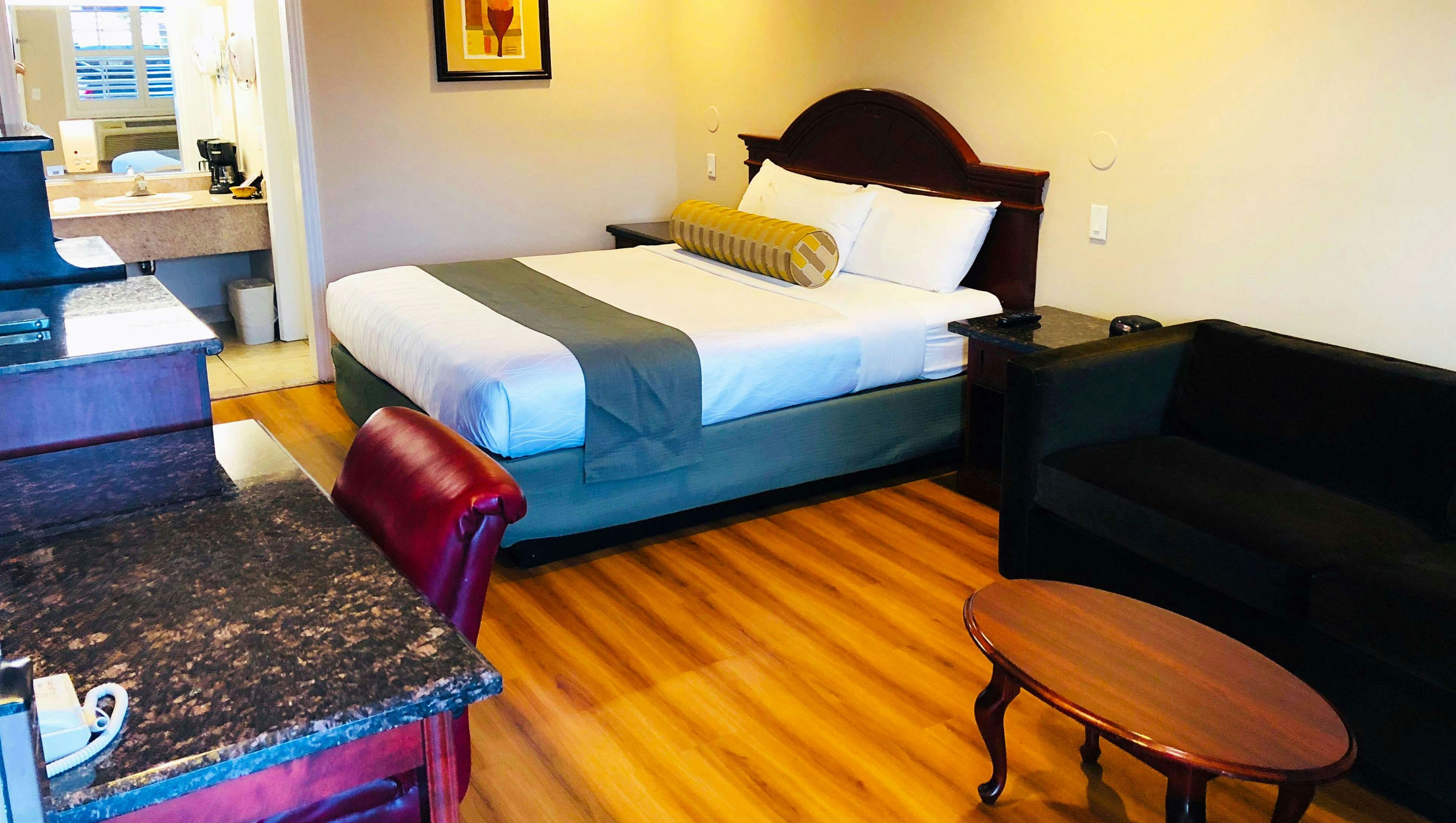 Dynasty Suites Hotel Riverside 17/50