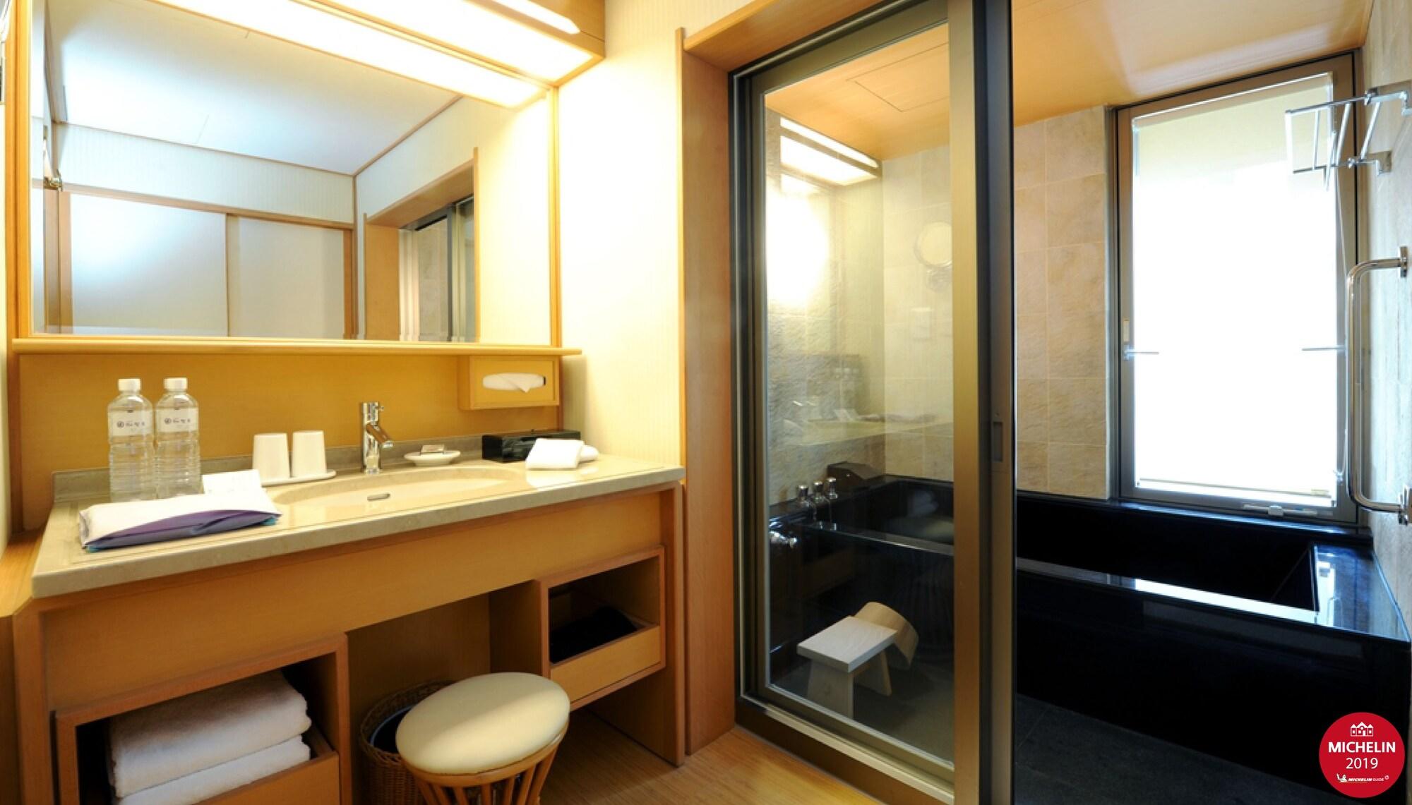 Deluxe, Suite, Multiple Beds, Garden View