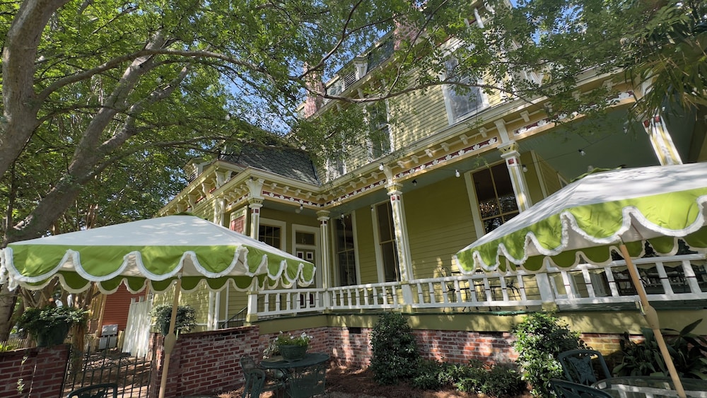 Rothschild-Pound House Inn 6/76