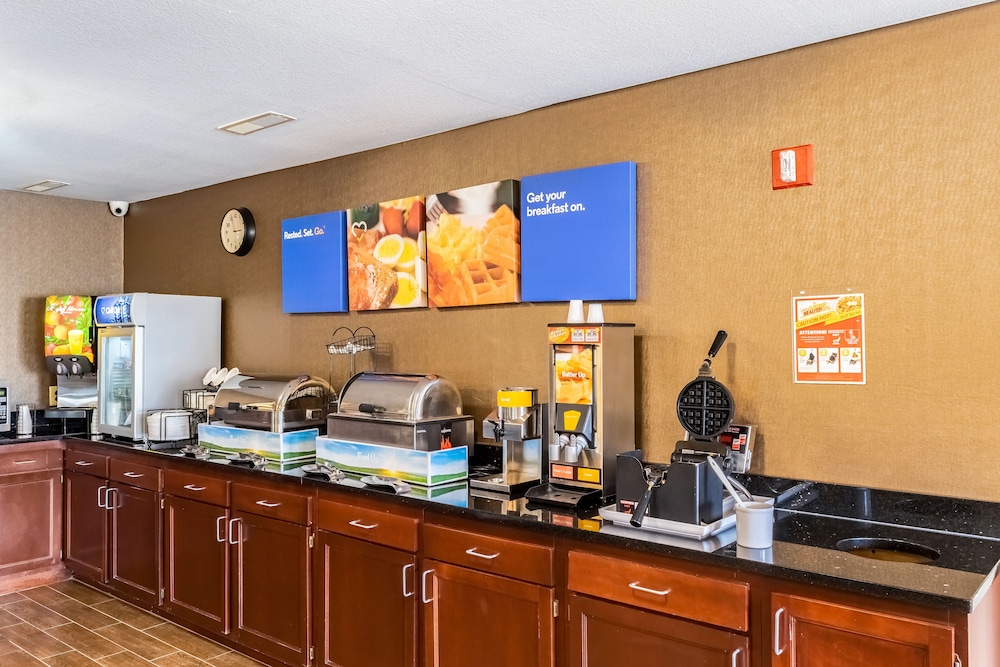 Comfort Inn & Suites Cincinnati Eastgate 33/40